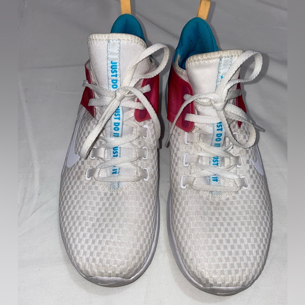 Nike Women's Size 9.5 Air Max Bella TR 2 Shoes White Blue Fury AQ7492-102
